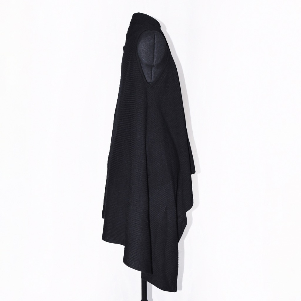 Ribbed Knit Asymmetric Long Vest - Picture 3 of 7